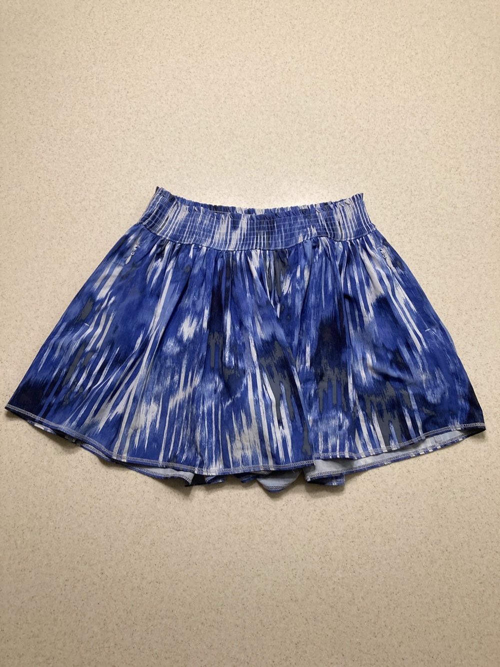 NWOT Athleta Blue & White Wave-Print Sneaky Shorts Women Size XS Pockets